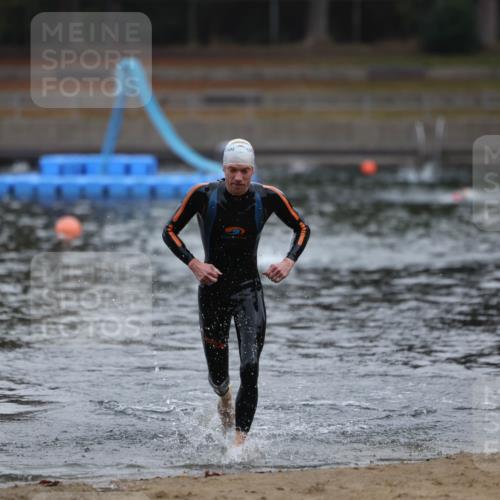 14.09.2025 - Stadtparktriathlon Michael Strokosch http://msf.ph/oto/8864865 14.09.2025 08:59:24 Schwimmen 413 meine-sportfotos.de
