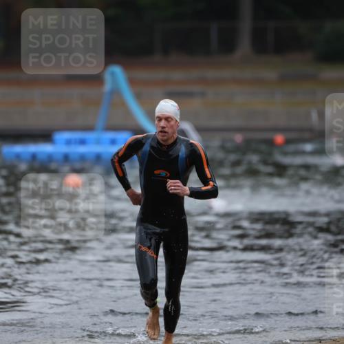 14.09.2025 - Stadtparktriathlon Michael Strokosch http://msf.ph/oto/8864869 14.09.2025 08:59:24 Schwimmen 413 meine-sportfotos.de
