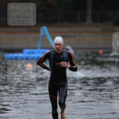14.09.2025 - Stadtparktriathlon Michael Strokosch http://msf.ph/oto/8864873 14.09.2025 08:59:25 Schwimmen 413 meine-sportfotos.de