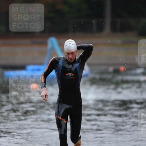 14.09.2025 - Stadtparktriathlon Michael Strokosch http://msf.ph/oto/8864876 14.09.2025 08:59:25 Schwimmen 413 meine-sportfotos.de