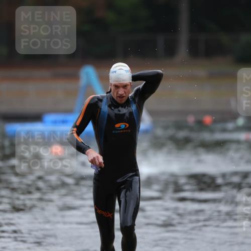 14.09.2025 - Stadtparktriathlon Michael Strokosch http://msf.ph/oto/8864877 14.09.2025 08:59:25 Schwimmen 413 meine-sportfotos.de
