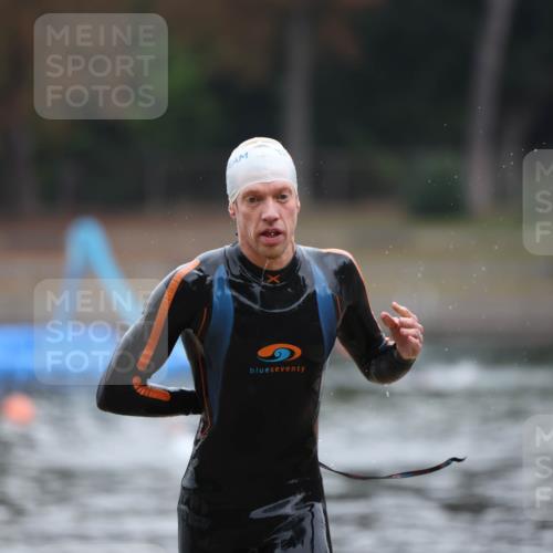 14.09.2025 - Stadtparktriathlon Michael Strokosch http://msf.ph/oto/8864885 14.09.2025 08:59:26 Schwimmen 413 meine-sportfotos.de