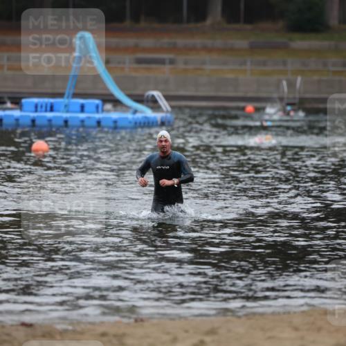 14.09.2025 - Stadtparktriathlon Michael Strokosch http://msf.ph/oto/8864892 14.09.2025 08:59:36 Schwimmen 414 meine-sportfotos.de