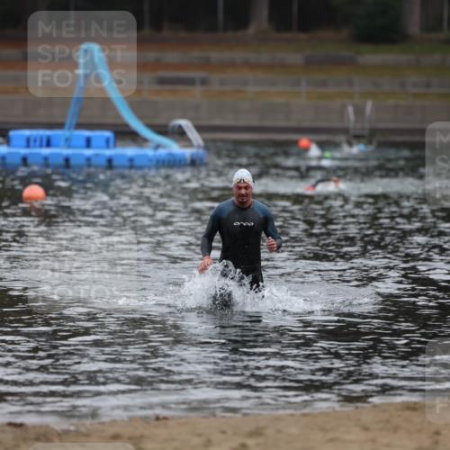14.09.2025 - Stadtparktriathlon Michael Strokosch http://msf.ph/oto/8864897 14.09.2025 08:59:38 Schwimmen 414 meine-sportfotos.de