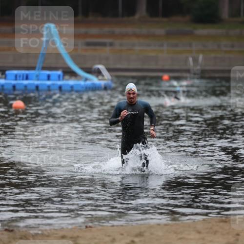 14.09.2025 - Stadtparktriathlon Michael Strokosch http://msf.ph/oto/8864898 14.09.2025 08:59:38 Schwimmen 414 meine-sportfotos.de