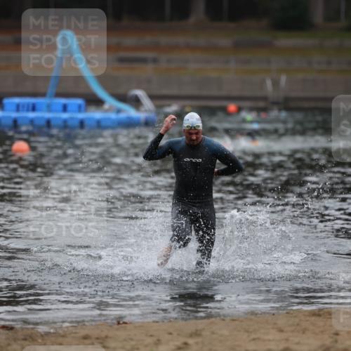 14.09.2025 - Stadtparktriathlon Michael Strokosch http://msf.ph/oto/8864905 14.09.2025 08:59:40 Schwimmen 414 meine-sportfotos.de