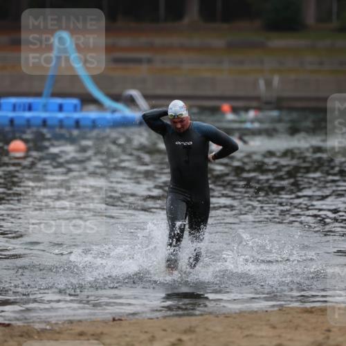 14.09.2025 - Stadtparktriathlon Michael Strokosch http://msf.ph/oto/8864907 14.09.2025 08:59:40 Schwimmen 414 meine-sportfotos.de
