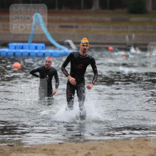 14.09.2025 - Stadtparktriathlon Michael Strokosch http://msf.ph/oto/8864945 14.09.2025 09:00:11 Schwimmen 405, 416 meine-sportfotos.de