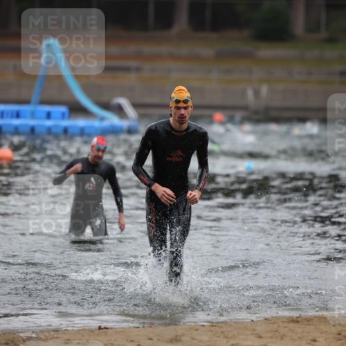 14.09.2025 - Stadtparktriathlon Michael Strokosch http://msf.ph/oto/8864950 14.09.2025 09:00:12 Schwimmen 405, 416 meine-sportfotos.de