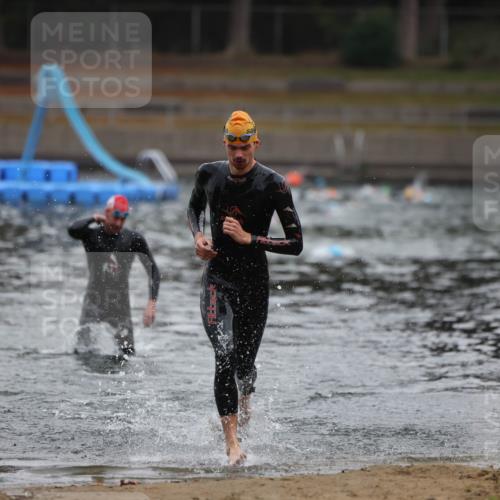 14.09.2025 - Stadtparktriathlon Michael Strokosch http://msf.ph/oto/8864952 14.09.2025 09:00:12 Schwimmen 405, 416 meine-sportfotos.de