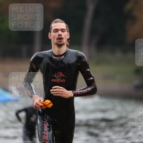 14.09.2025 - Stadtparktriathlon Michael Strokosch http://msf.ph/oto/8864967 14.09.2025 09:00:15 Schwimmen 405, 416 meine-sportfotos.de