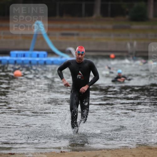 14.09.2025 - Stadtparktriathlon Michael Strokosch http://msf.ph/oto/8864978 14.09.2025 09:00:18 Schwimmen 405, 416 meine-sportfotos.de