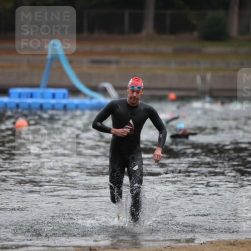 14.09.2025 - Stadtparktriathlon Michael Strokosch http://msf.ph/oto/8864981 14.09.2025 09:00:18 Schwimmen 405, 416 meine-sportfotos.de