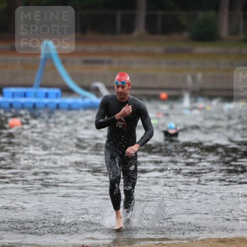 14.09.2025 - Stadtparktriathlon Michael Strokosch http://msf.ph/oto/8864982 14.09.2025 09:00:19 Schwimmen 405, 416 meine-sportfotos.de