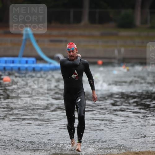 14.09.2025 - Stadtparktriathlon Michael Strokosch http://msf.ph/oto/8864985 14.09.2025 09:00:19 Schwimmen 405, 416 meine-sportfotos.de