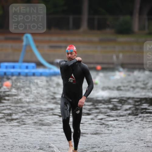 14.09.2025 - Stadtparktriathlon Michael Strokosch http://msf.ph/oto/8864987 14.09.2025 09:00:19 Schwimmen 405, 416 meine-sportfotos.de