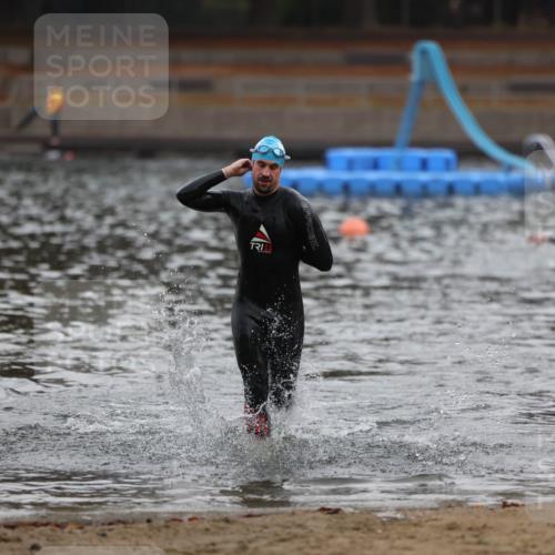 14.09.2025 - Stadtparktriathlon Michael Strokosch http://msf.ph/oto/8865021 14.09.2025 09:00:37 Schwimmen 435 meine-sportfotos.de