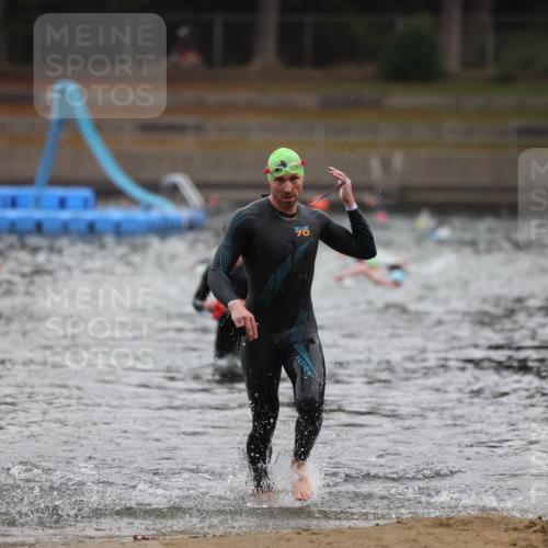 14.09.2025 - Stadtparktriathlon Michael Strokosch http://msf.ph/oto/8865052 14.09.2025 09:00:55 Schwimmen 394, 408 meine-sportfotos.de
