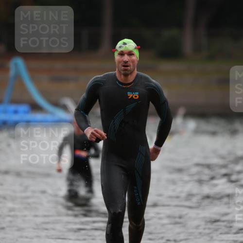 14.09.2025 - Stadtparktriathlon Michael Strokosch http://msf.ph/oto/8865060 14.09.2025 09:00:57 Schwimmen 394, 408 meine-sportfotos.de