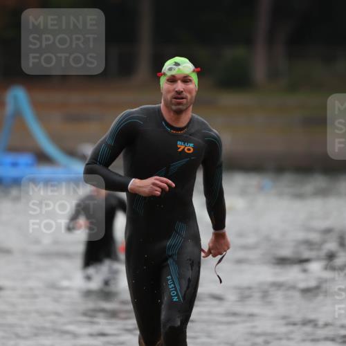 14.09.2025 - Stadtparktriathlon Michael Strokosch http://msf.ph/oto/8865061 14.09.2025 09:00:58 Schwimmen 394, 408 meine-sportfotos.de