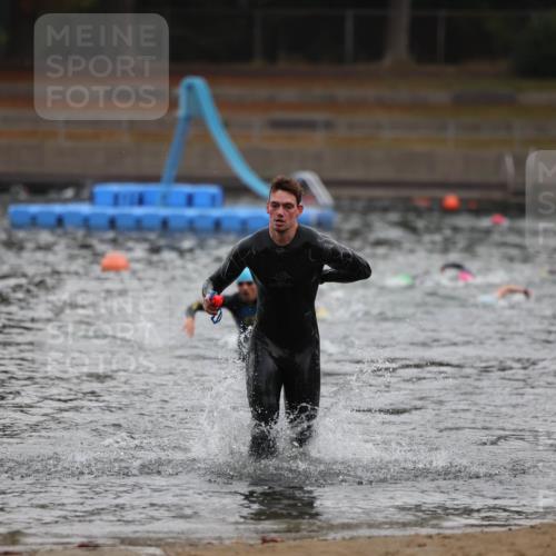 14.09.2025 - Stadtparktriathlon Michael Strokosch http://msf.ph/oto/8865072 14.09.2025 09:01:01 Schwimmen 394, 408, 431 meine-sportfotos.de