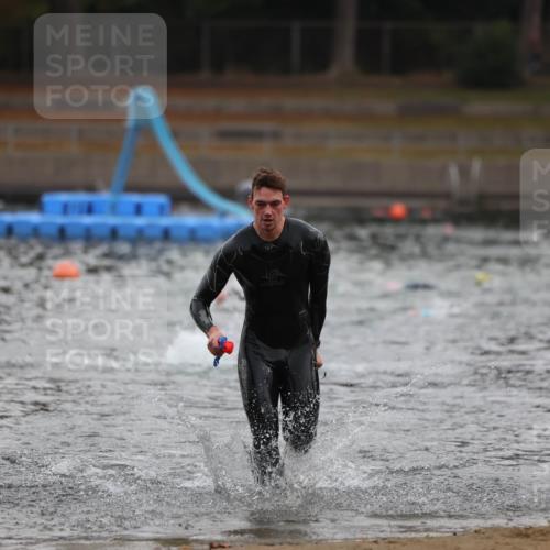14.09.2025 - Stadtparktriathlon Michael Strokosch http://msf.ph/oto/8865075 14.09.2025 09:01:02 Schwimmen 394, 408, 431 meine-sportfotos.de