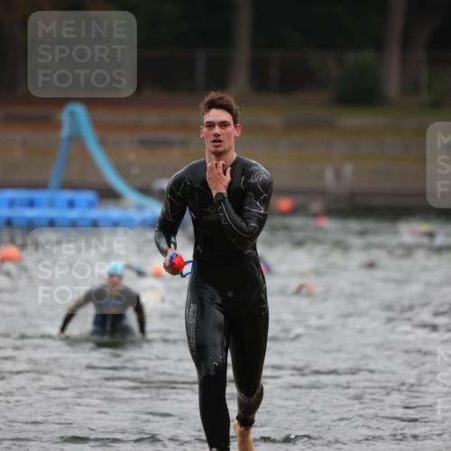 14.09.2025 - Stadtparktriathlon Michael Strokosch http://msf.ph/oto/8865080 14.09.2025 09:01:03 Schwimmen 394, 408, 431 meine-sportfotos.de