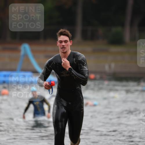 14.09.2025 - Stadtparktriathlon Michael Strokosch http://msf.ph/oto/8865083 14.09.2025 09:01:04 Schwimmen 394, 431 meine-sportfotos.de