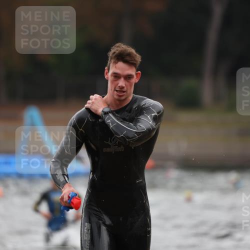 14.09.2025 - Stadtparktriathlon Michael Strokosch http://msf.ph/oto/8865089 14.09.2025 09:01:05 Schwimmen 394, 431 meine-sportfotos.de