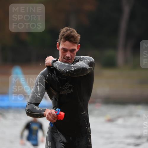 14.09.2025 - Stadtparktriathlon Michael Strokosch http://msf.ph/oto/8865091 14.09.2025 09:01:06 Schwimmen 394, 431 meine-sportfotos.de