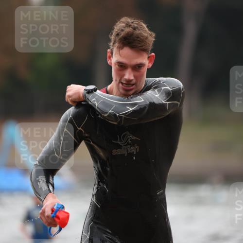 14.09.2025 - Stadtparktriathlon Michael Strokosch http://msf.ph/oto/8865094 14.09.2025 09:01:06 Schwimmen 394, 431 meine-sportfotos.de
