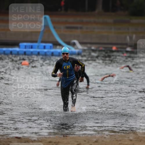 14.09.2025 - Stadtparktriathlon Michael Strokosch http://msf.ph/oto/8865098 14.09.2025 09:01:09 Schwimmen 394, 431 meine-sportfotos.de