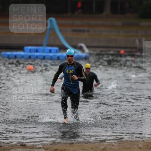14.09.2025 - Stadtparktriathlon Michael Strokosch http://msf.ph/oto/8865101 14.09.2025 09:01:09 Schwimmen 394, 431 meine-sportfotos.de
