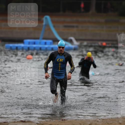 14.09.2025 - Stadtparktriathlon Michael Strokosch http://msf.ph/oto/8865106 14.09.2025 09:01:10 Schwimmen 431 meine-sportfotos.de
