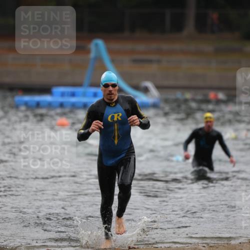 14.09.2025 - Stadtparktriathlon Michael Strokosch http://msf.ph/oto/8865111 14.09.2025 09:01:11 Schwimmen 403, 431, 436 meine-sportfotos.de