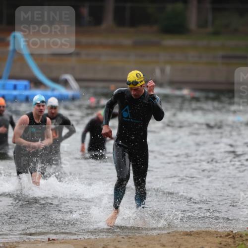 14.09.2025 - Stadtparktriathlon Michael Strokosch http://msf.ph/oto/8865129 14.09.2025 09:01:19 Schwimmen 403, 412, 436 meine-sportfotos.de