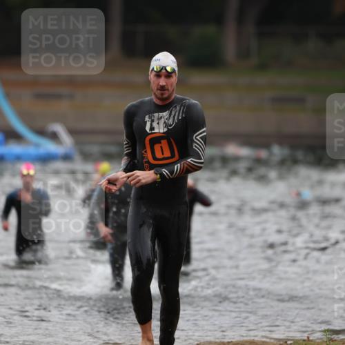 14.09.2025 - Stadtparktriathlon Michael Strokosch http://msf.ph/oto/8865163 14.09.2025 09:01:26 Schwimmen 386, 402, 403, 412, 436 meine-sportfotos.de
