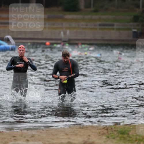 14.09.2025 - Stadtparktriathlon Michael Strokosch http://msf.ph/oto/8865249 14.09.2025 09:02:13 Schwimmen 380, 419 meine-sportfotos.de