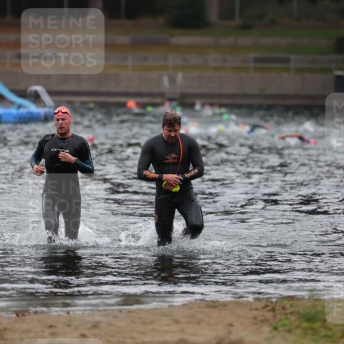 14.09.2025 - Stadtparktriathlon Michael Strokosch http://msf.ph/oto/8865250 14.09.2025 09:02:13 Schwimmen 380, 419 meine-sportfotos.de
