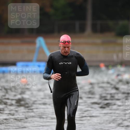 14.09.2025 - Stadtparktriathlon Michael Strokosch http://msf.ph/oto/8865276 14.09.2025 09:02:19 Schwimmen 380, 419 meine-sportfotos.de