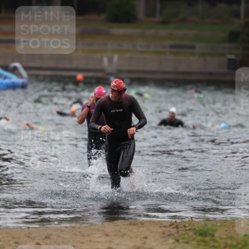 14.09.2025 - Stadtparktriathlon Michael Strokosch http://msf.ph/oto/8865293 14.09.2025 09:02:53 Schwimmen 401, 425 meine-sportfotos.de