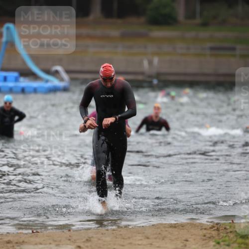 14.09.2025 - Stadtparktriathlon Michael Strokosch http://msf.ph/oto/8865296 14.09.2025 09:02:54 Schwimmen 401, 425 meine-sportfotos.de