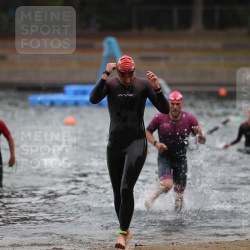 14.09.2025 - Stadtparktriathlon Michael Strokosch http://msf.ph/oto/8865302 14.09.2025 09:02:56 Schwimmen 393, 401, 425 meine-sportfotos.de