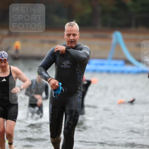 14.09.2025 - Stadtparktriathlon Michael Strokosch http://msf.ph/oto/8865345 14.09.2025 09:03:10 Schwimmen 382, 389, 392, 393, 400, 410, 418 meine-sportfotos.de