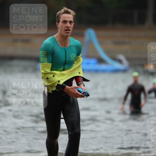 14.09.2025 - Stadtparktriathlon Michael Strokosch http://msf.ph/oto/8865412 14.09.2025 09:03:30 Schwimmen 387, 434 meine-sportfotos.de