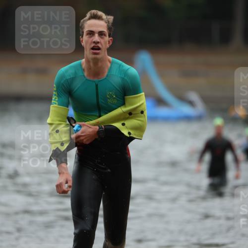 14.09.2025 - Stadtparktriathlon Michael Strokosch http://msf.ph/oto/8865415 14.09.2025 09:03:30 Schwimmen 387, 434 meine-sportfotos.de