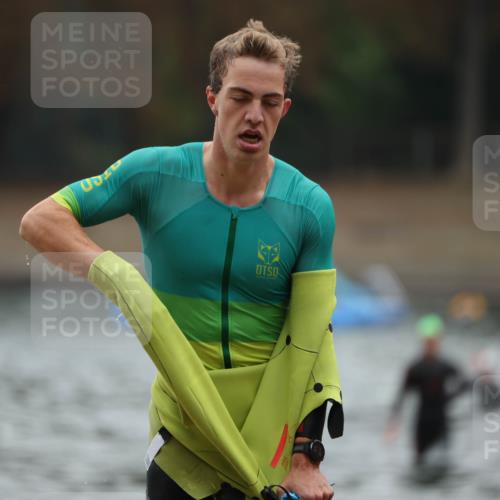 14.09.2025 - Stadtparktriathlon Michael Strokosch http://msf.ph/oto/8865419 14.09.2025 09:03:31 Schwimmen 387, 434 meine-sportfotos.de