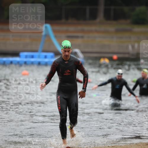 14.09.2025 - Stadtparktriathlon Michael Strokosch http://msf.ph/oto/8865426 14.09.2025 09:03:40 Schwimmen 381, 391 meine-sportfotos.de