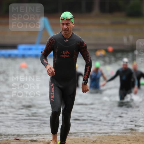 14.09.2025 - Stadtparktriathlon Michael Strokosch http://msf.ph/oto/8865432 14.09.2025 09:03:42 Schwimmen 381, 391 meine-sportfotos.de