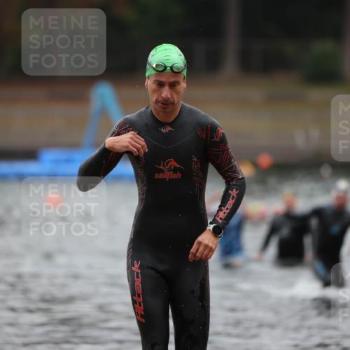 14.09.2025 - Stadtparktriathlon Michael Strokosch http://msf.ph/oto/8865435 14.09.2025 09:03:43 Schwimmen 381, 391 meine-sportfotos.de